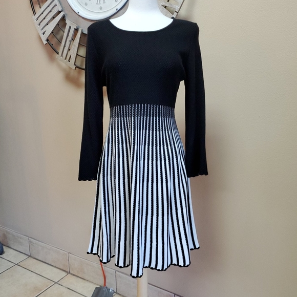 Calvin Klein Dresses & Skirts - Calvin Klein Long Sleeve Dress